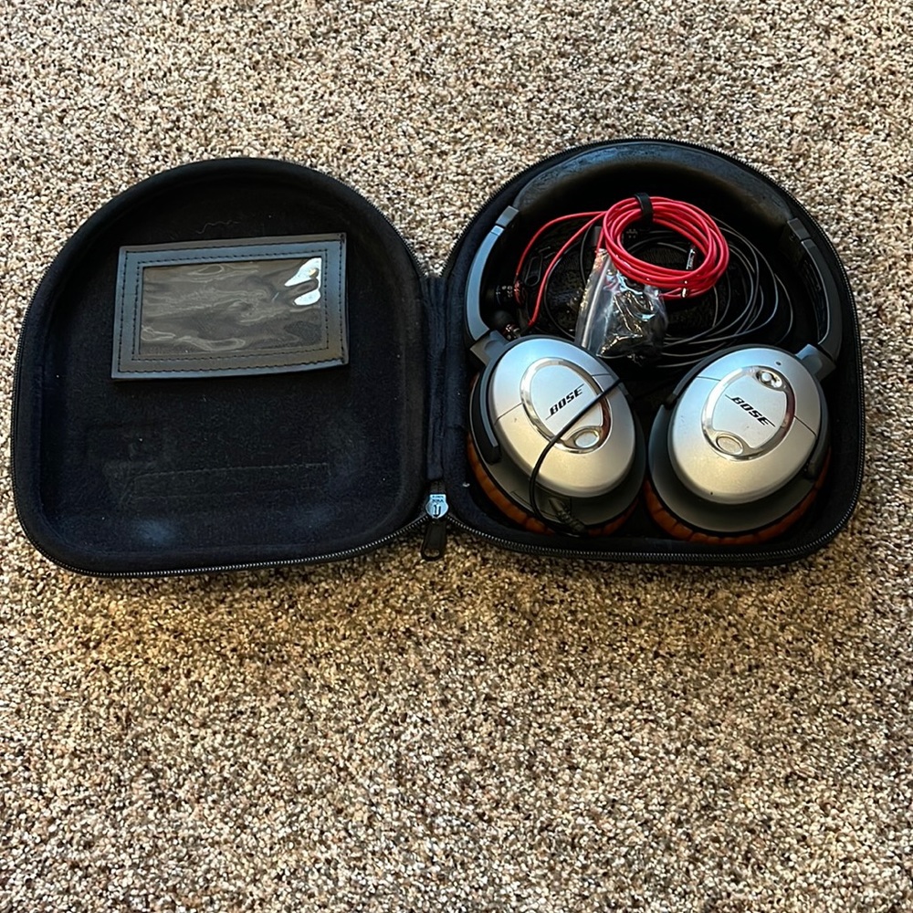 Great noise cancelling head phone with free beets by Dre headphones